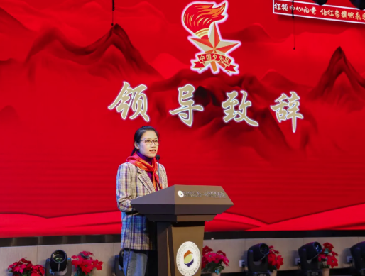 高新一小麓湾分校"请党放心&middot;强国有我--让红色旗帜永远飘扬"庆祝中国少年先锋队建队72周年主题队日暨二年级入队仪式隆重举行